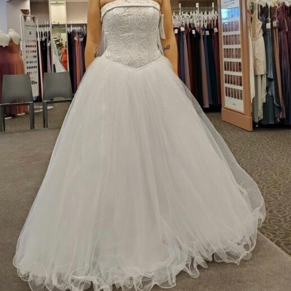 Bridal dress - Picture 1 of 6